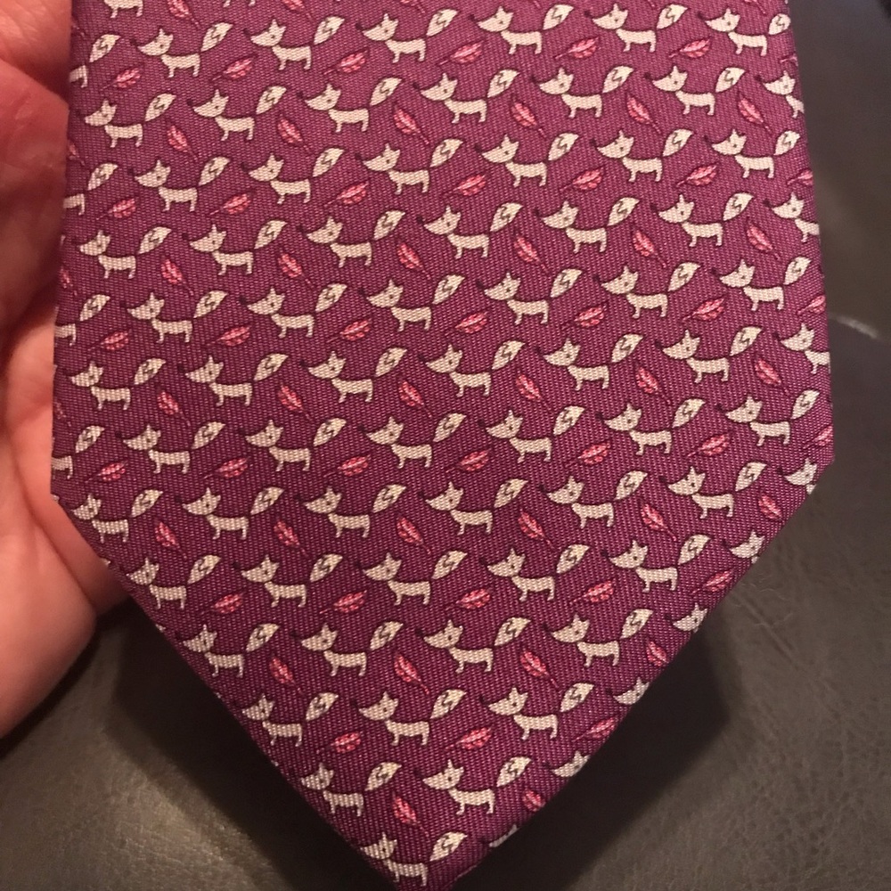 Salvatore Ferragamo Plum Mini Fox Print Tie EUC 100 silk Made in Italy
